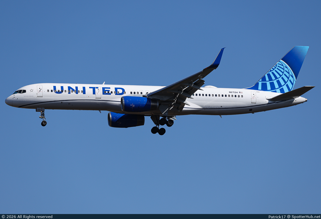 Photo of N67134 - Boeing 757-224 operated by United Airlines