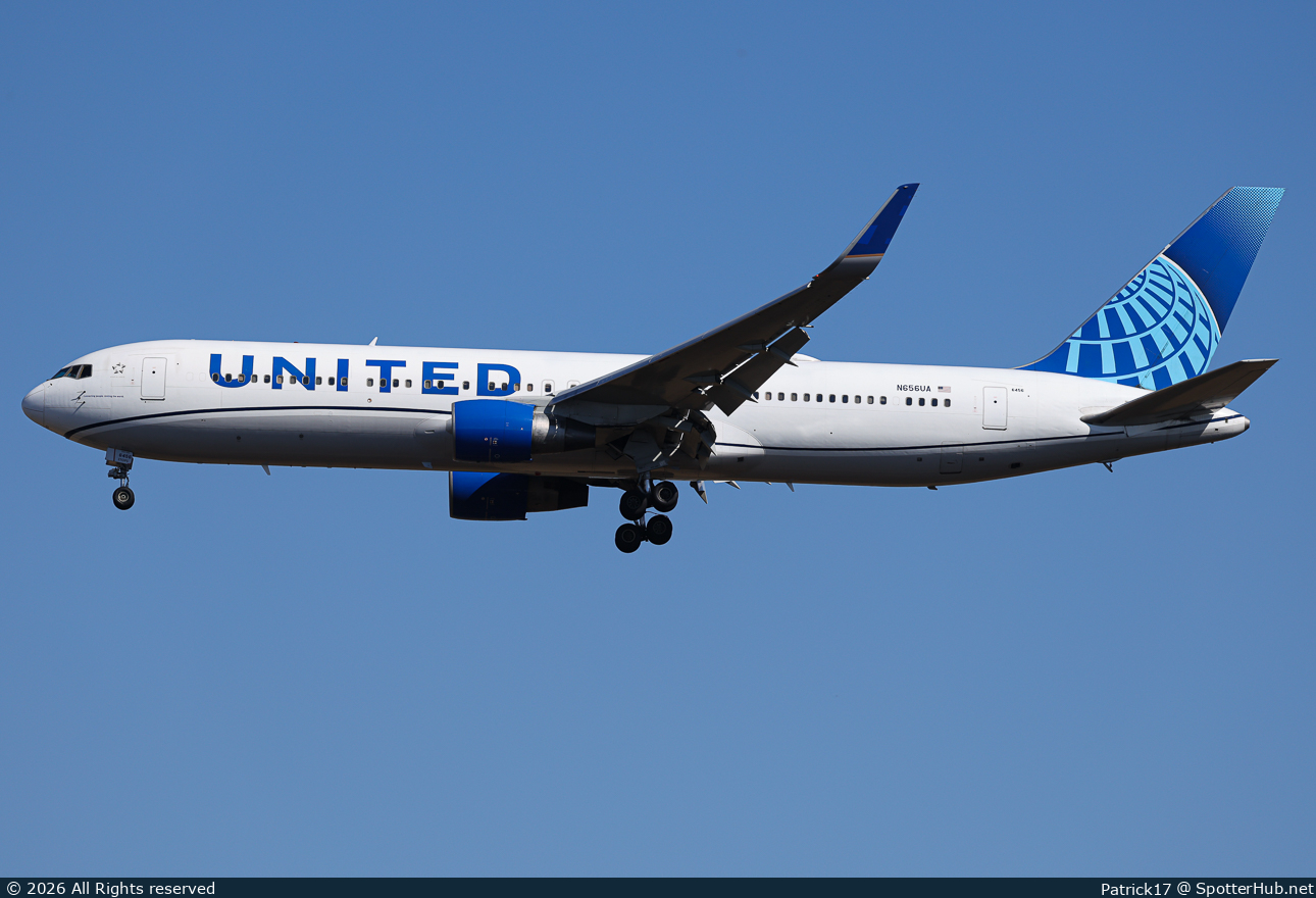 Photo of N656UA - Boeing 767-322(ER) operated by United Airlines