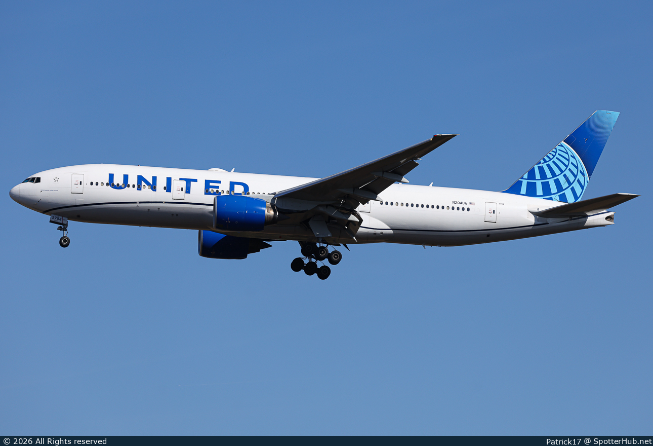 Photo of N204UA - Boeing 777-222(ER) operated by United Airlines