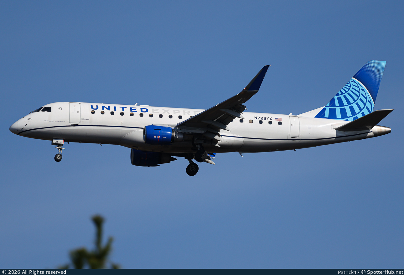 Photo of N728YX - Embraer ERJ-175LR operated by United Express (opb Republic Airways)