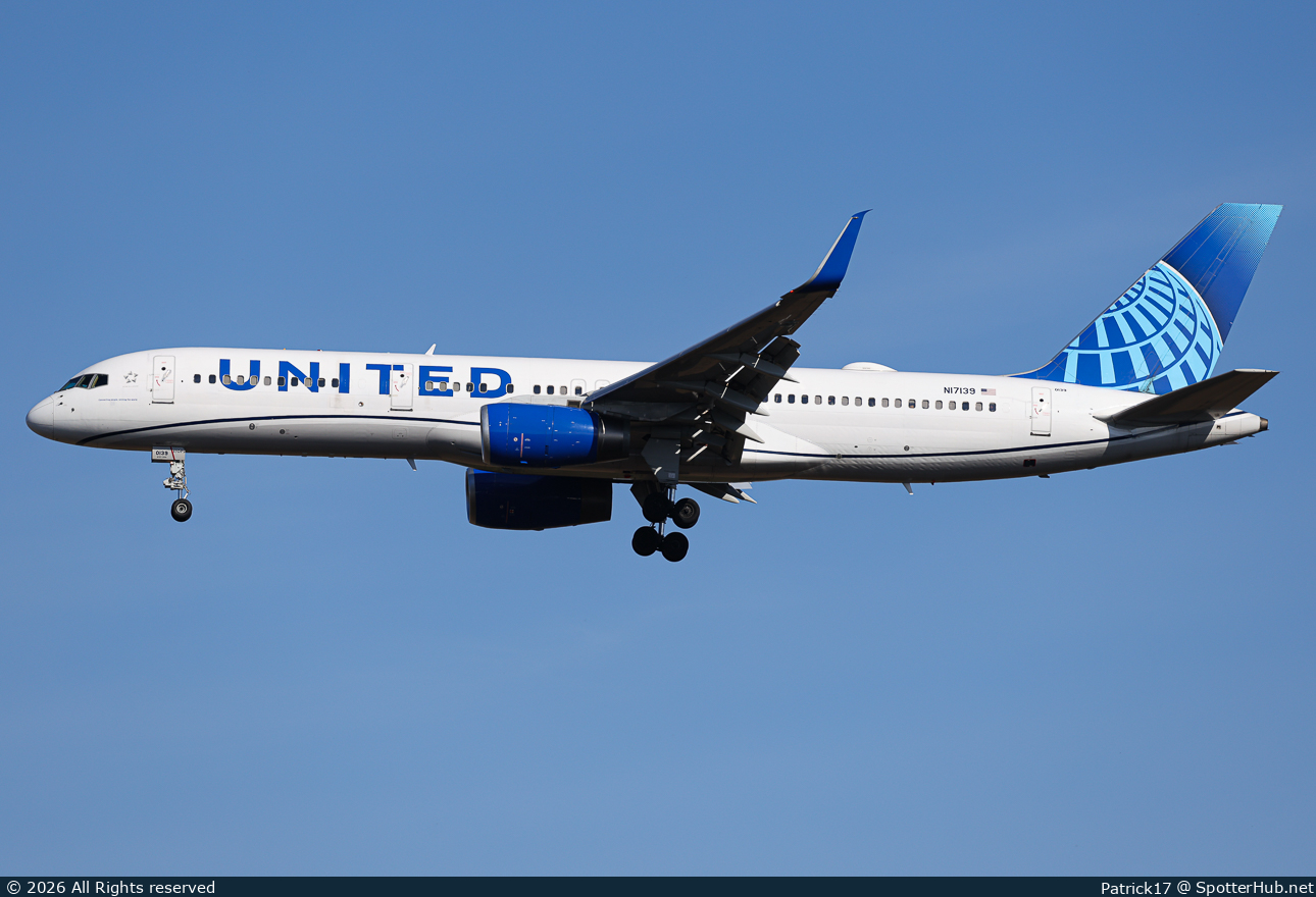 Photo of N17139 - Boeing 757-224 operated by United Airlines