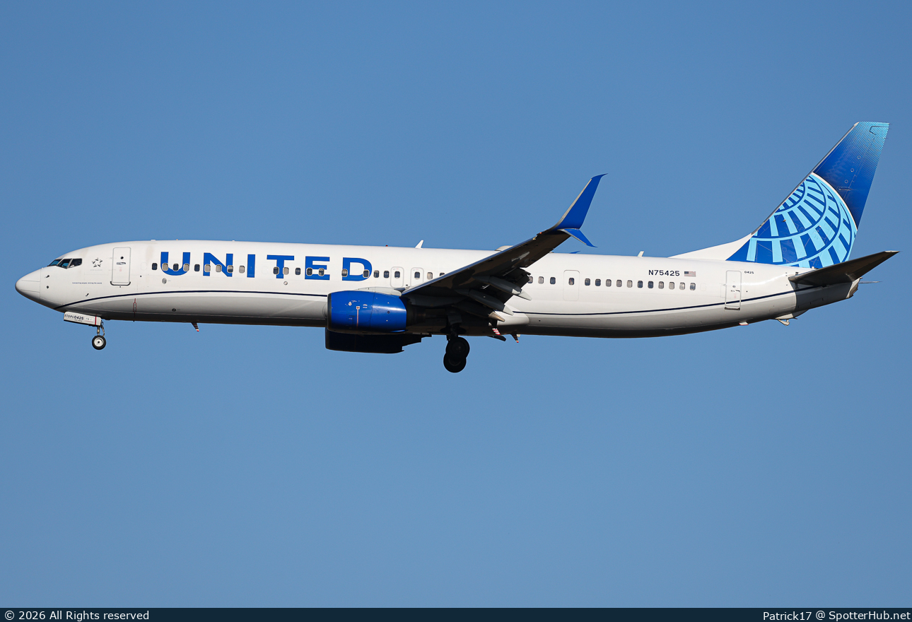 Photo of N75425 - Boeing 737-924(ER) operated by United Airlines