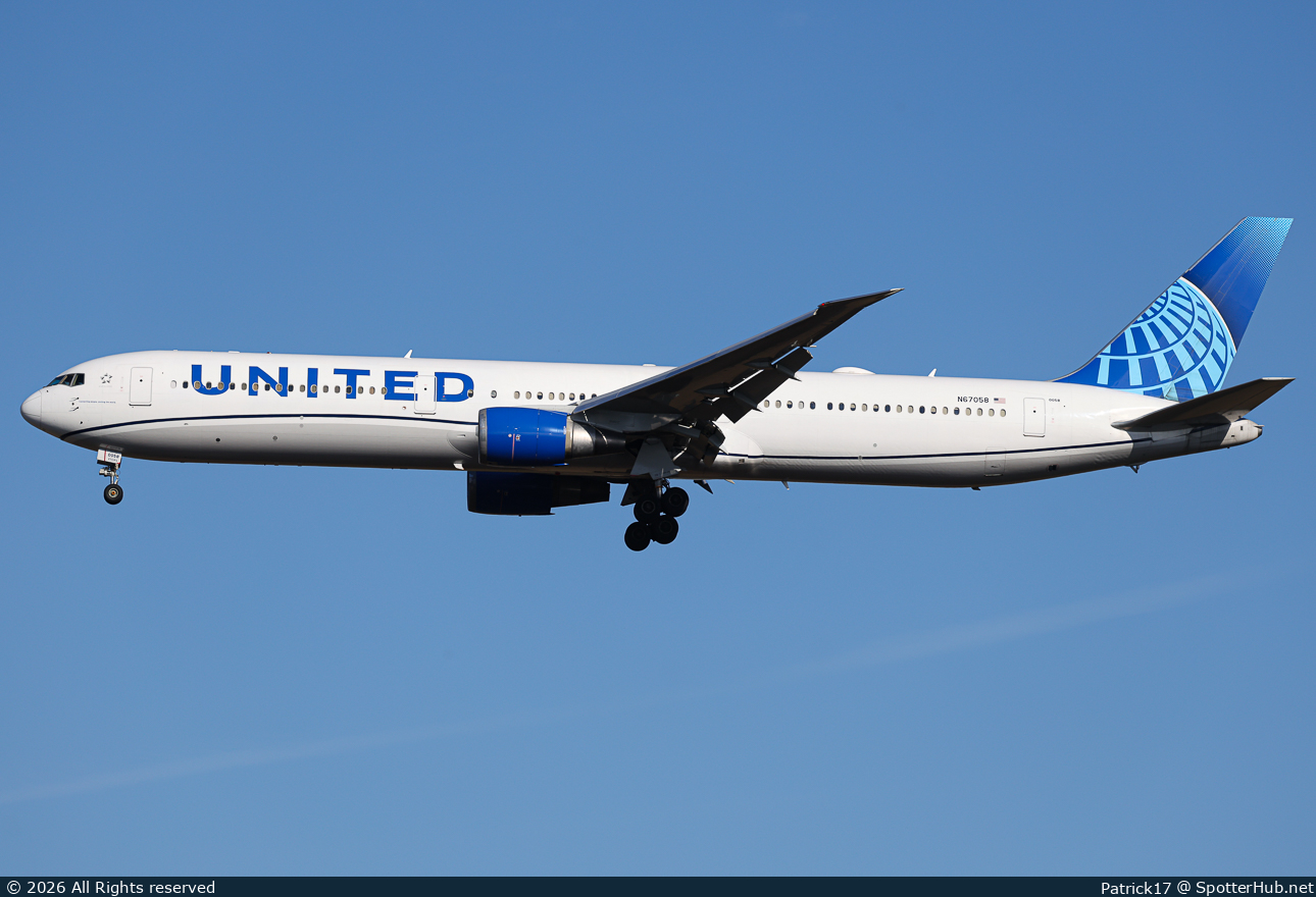 Photo of N67058 - Boeing 767-424(ER) operated by United Airlines