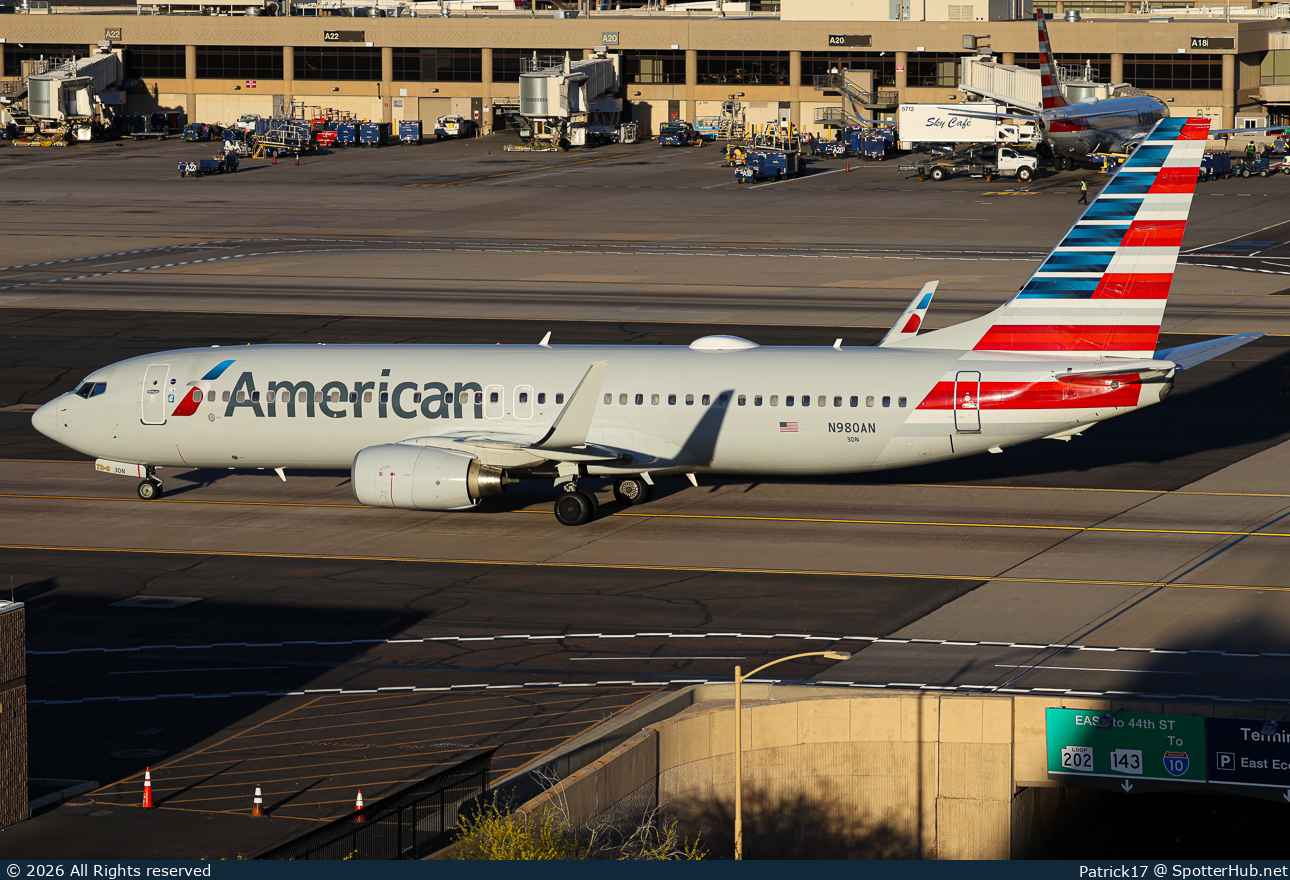 Photo of N980AN - Boeing 737-823 operated by American Airlines
