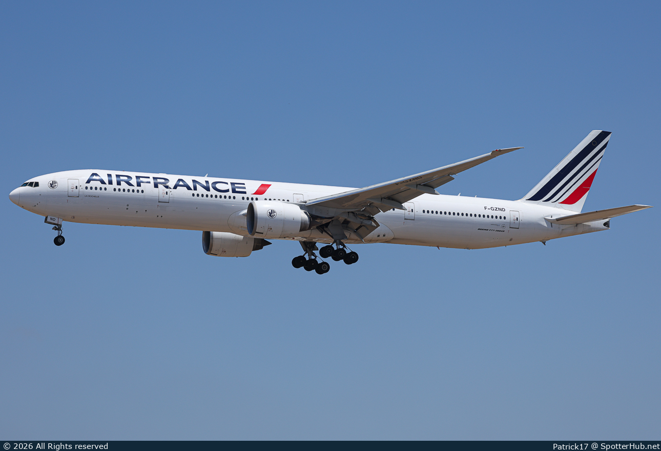 Photo of F-GZND - Boeing 777-328(ER) operated by Air France