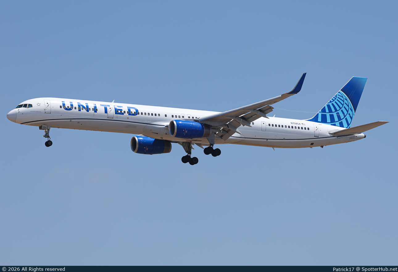 Photo of N75854 - Boeing 757-324 operated by United Airlines