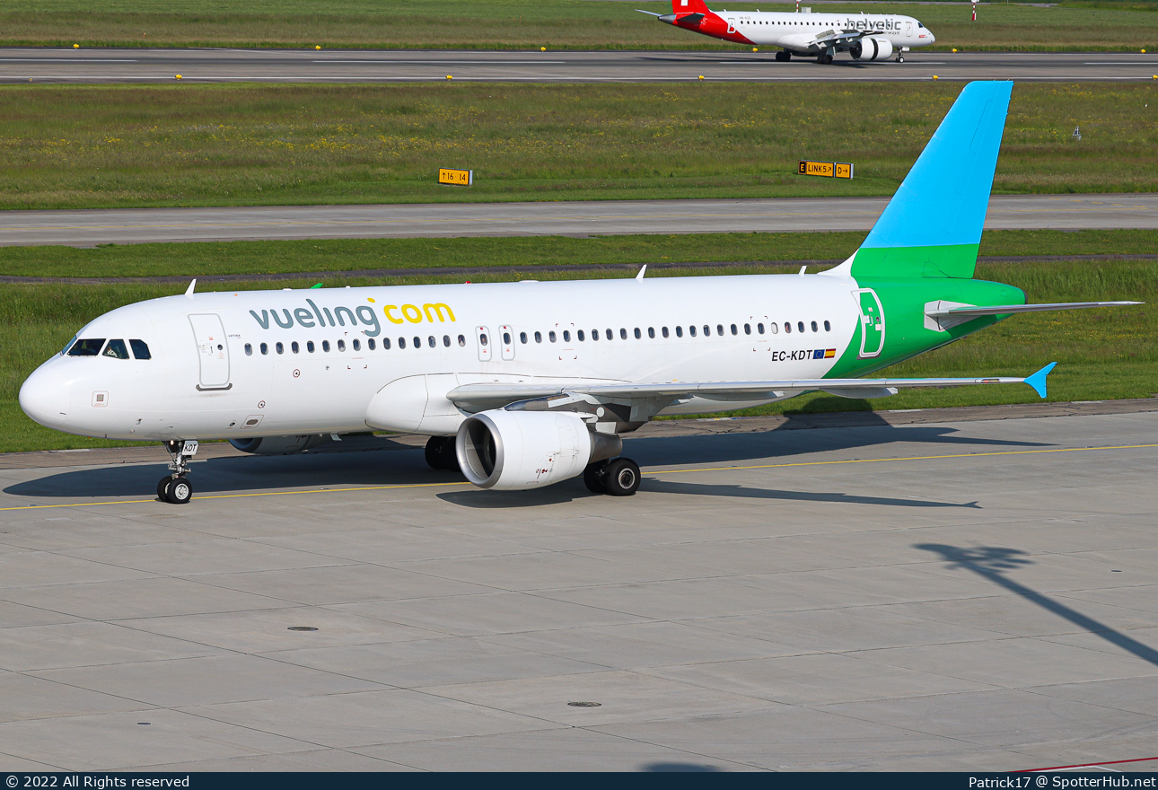 Photo of EC-KDT - Airbus A320-216 operated by Vueling