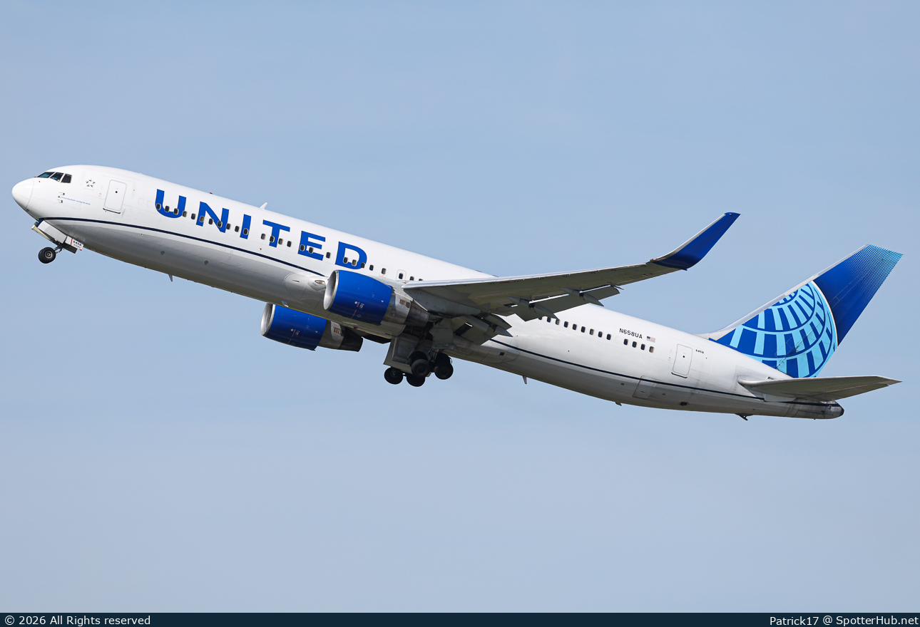 Photo of N658UA - Boeing 767-322(ER) operated by United Airlines