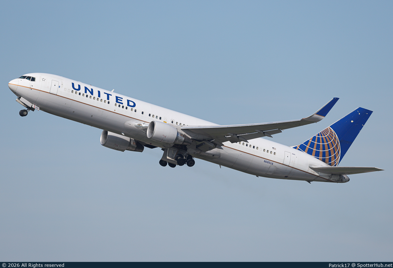 Photo of N685UA - Boeing 767-3CB(ER) operated by United Airlines