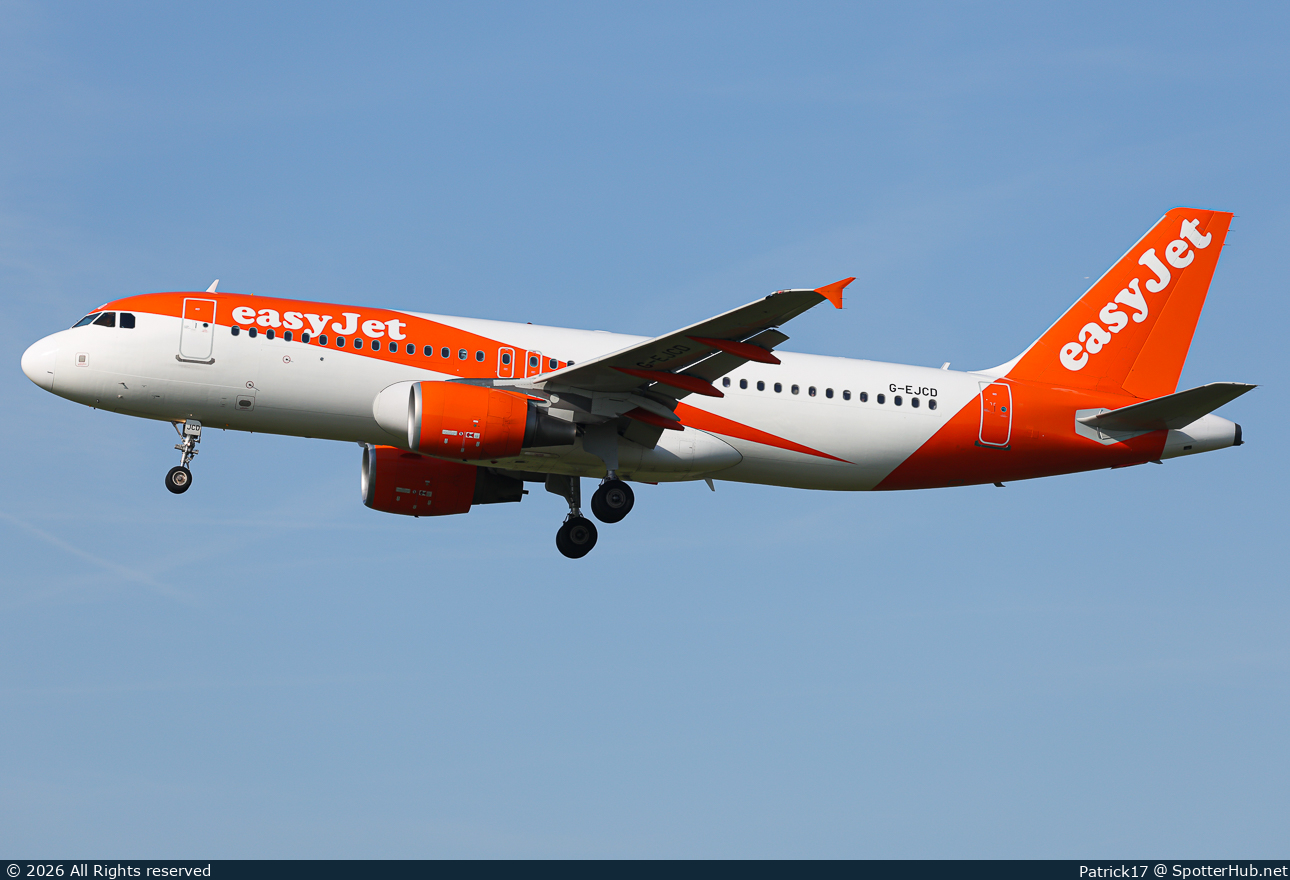 Photo of G-EJCD - Airbus A320-214 operated by easyJet