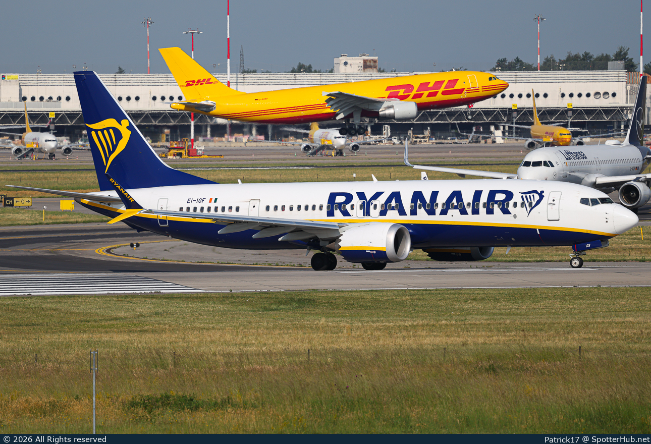 Photo of EI-IGF - Boeing 737 MAX 8-200 operated by Ryanair