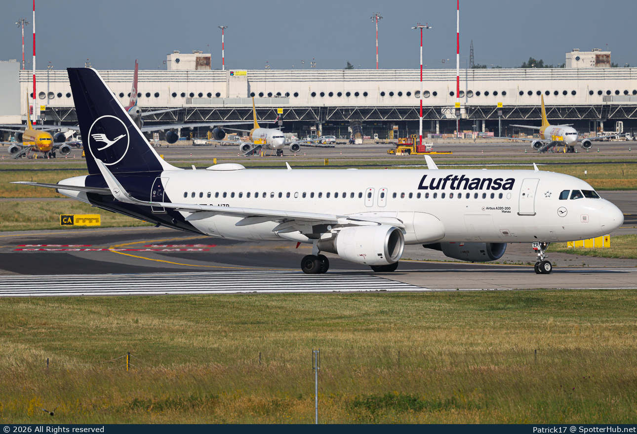 Photo of D-AIZR - Airbus A320-214 operated by Lufthansa