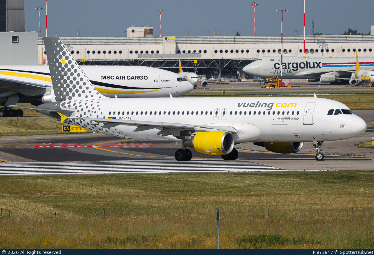 Photo of EC-OFX - Airbus A320-214 operated by Vueling