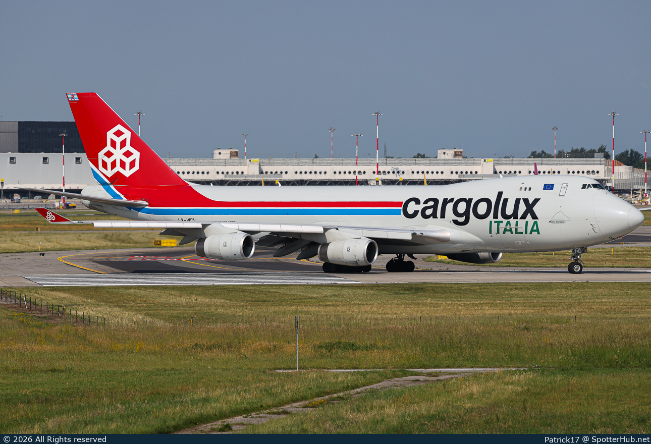 Photo of LX-WCV - Boeing 747-4R7F operated by Cargolux Italia