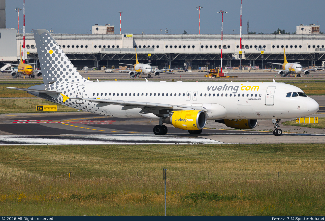 Photo of EC-MBF - Airbus A320-214 operated by Vueling