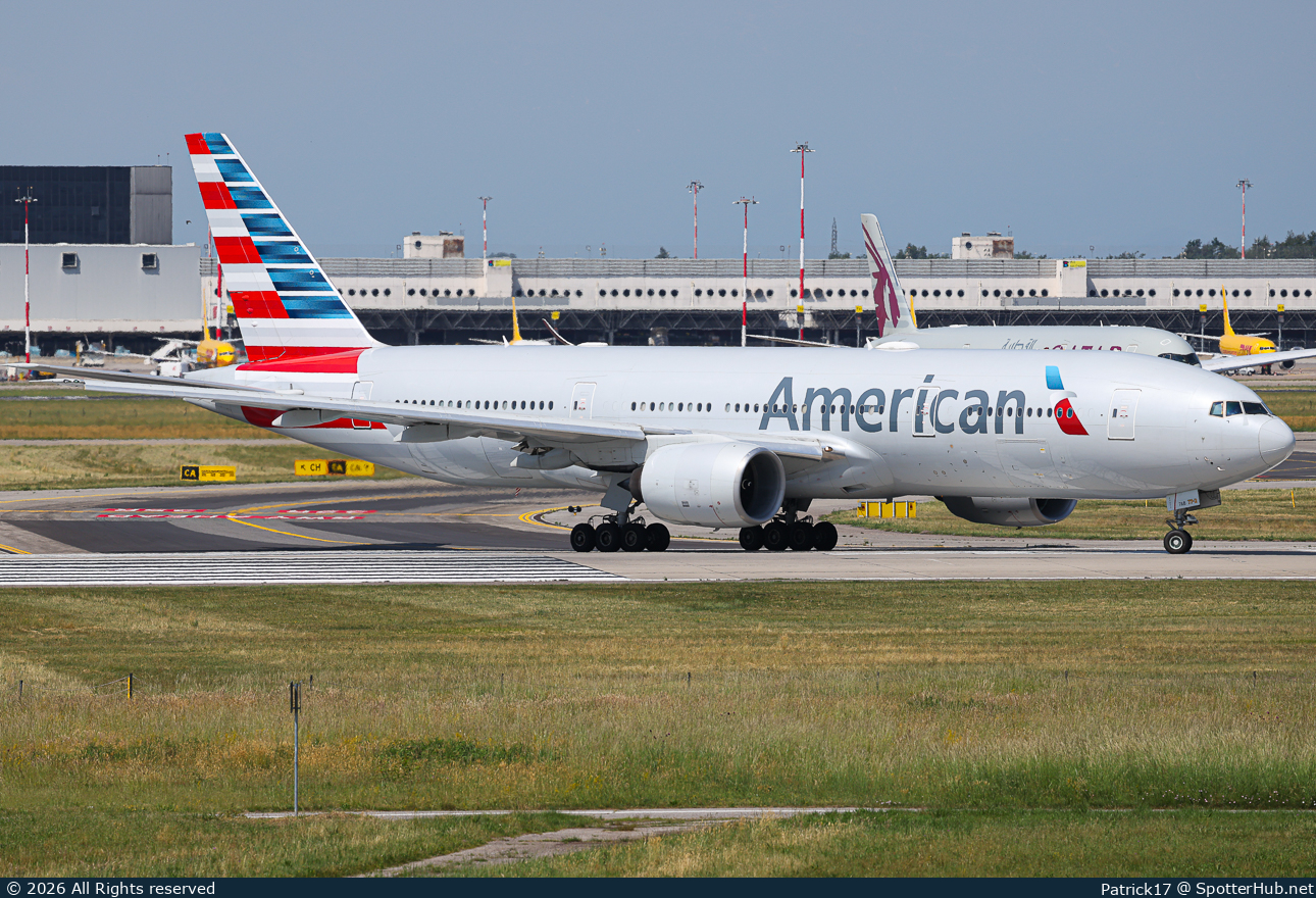 Photo of N771AN - Boeing 777-223(ER) operated by American Airlines