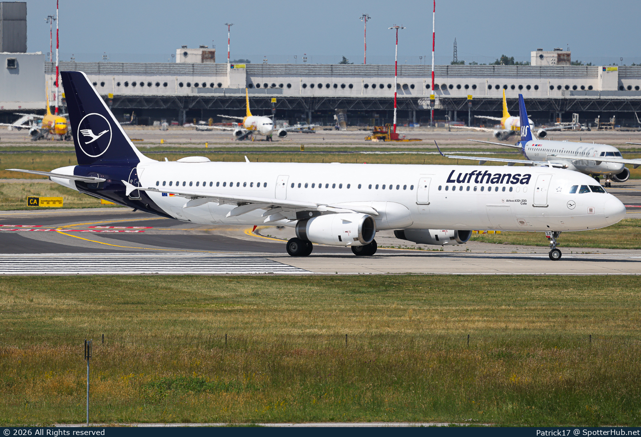 Photo of D-AISX - Airbus A321-231 operated by Lufthansa
