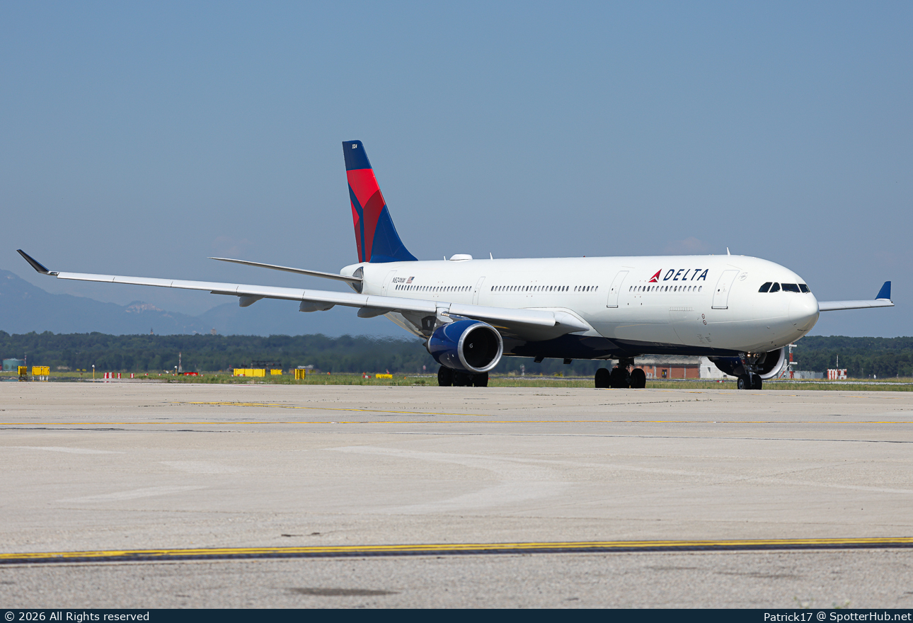 Photo of N824NW - Airbus A330-302 operated by Delta Air Lines