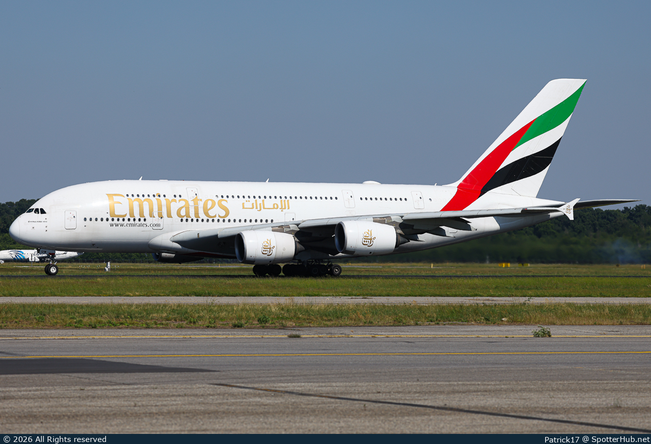 Photo of A6-EUM - Airbus A380-842 operated by Emirates
