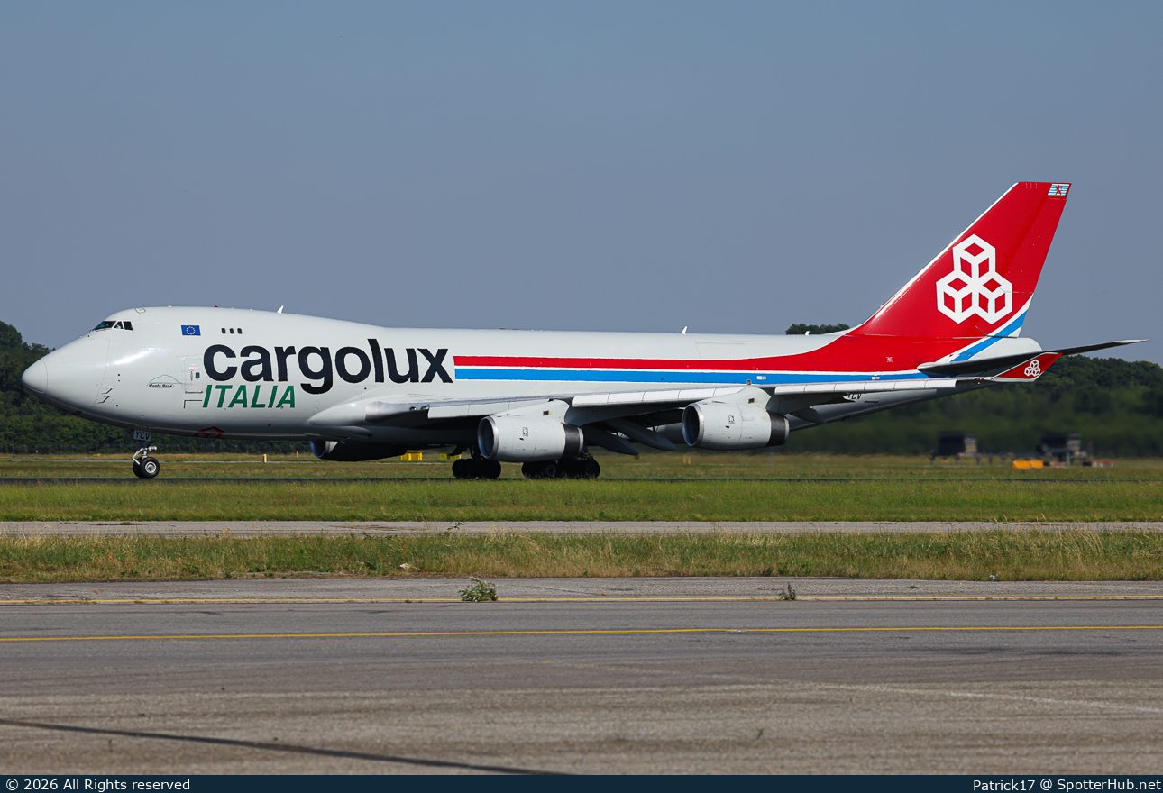 Photo of LX-YCV - Boeing 747-4R7F operated by Cargolux Italia