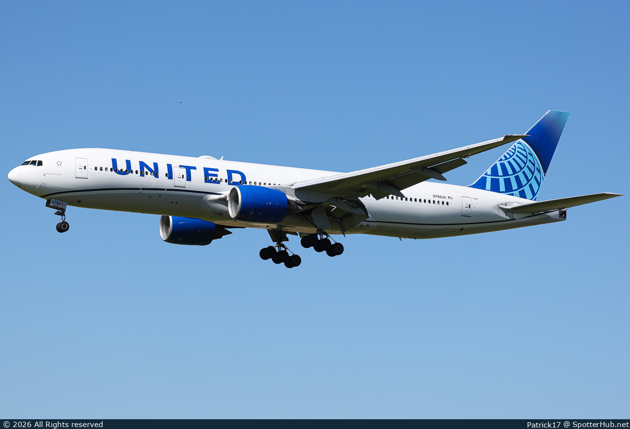 Photo of N786UA - Boeing 777-222(ER) operated by United Airlines