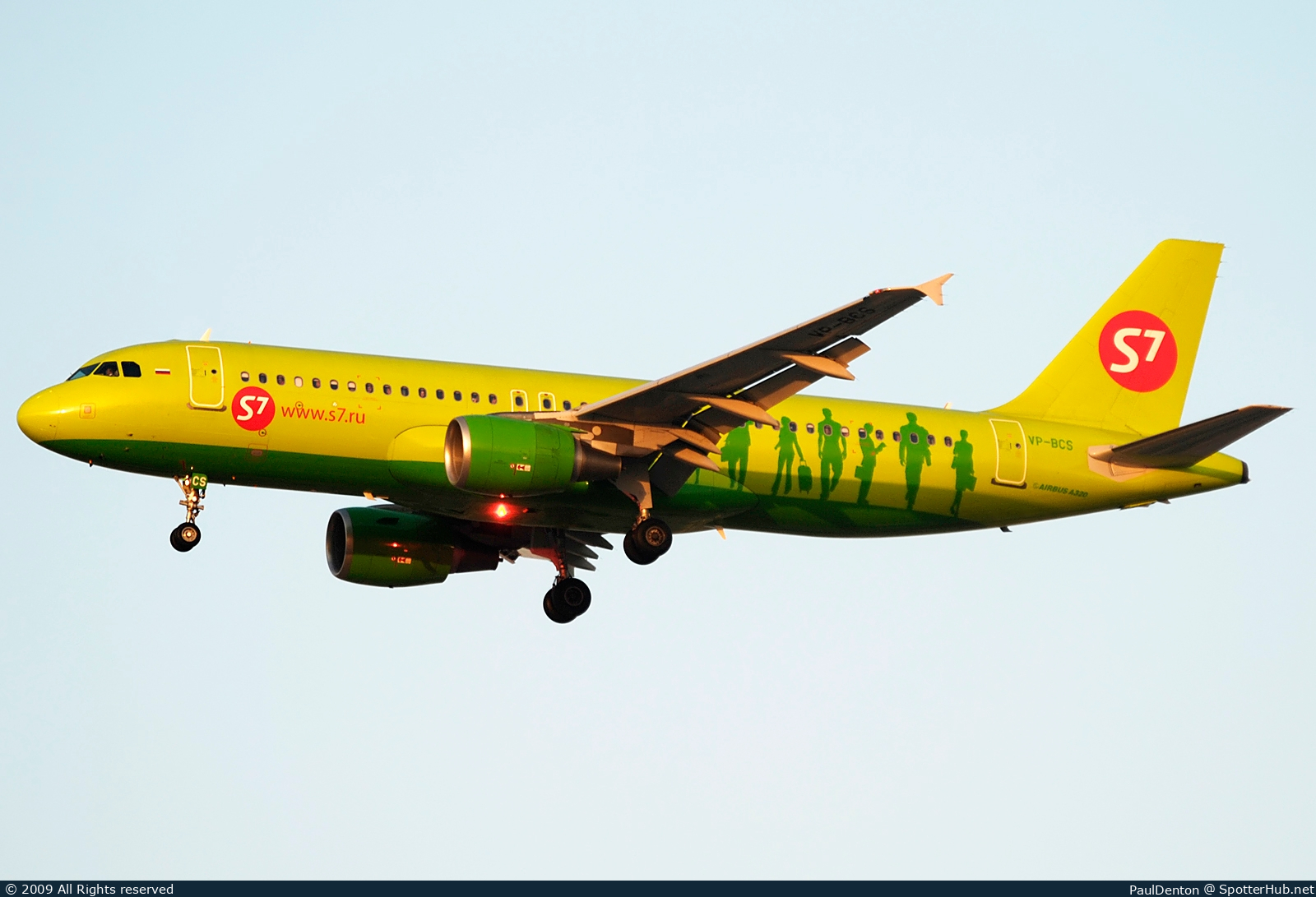 Photo of VP-BCS - Airbus A320-214 operated by S7 Airlines