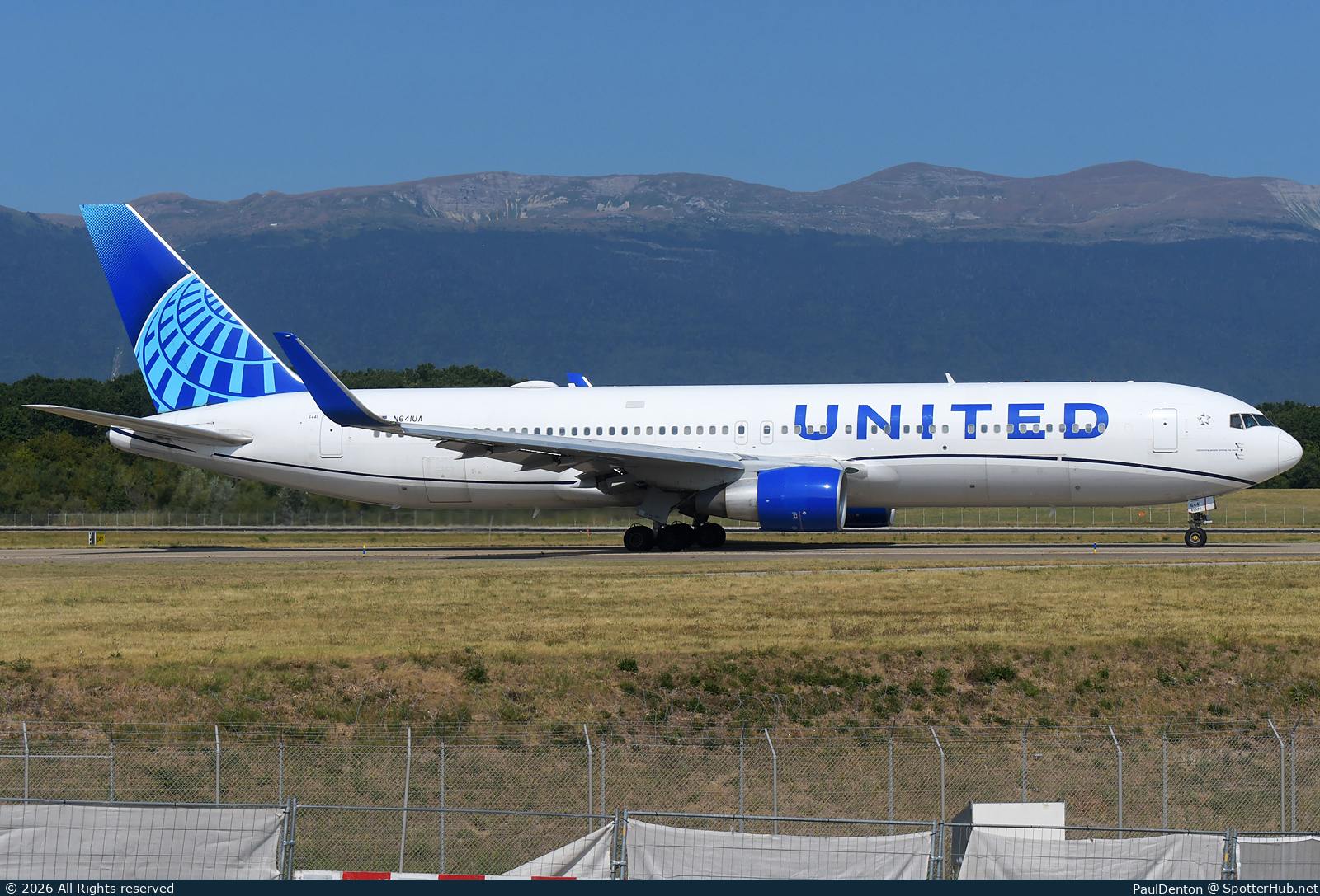 Photo of N641UA - Boeing 767-322(ER) operated by United Airlines