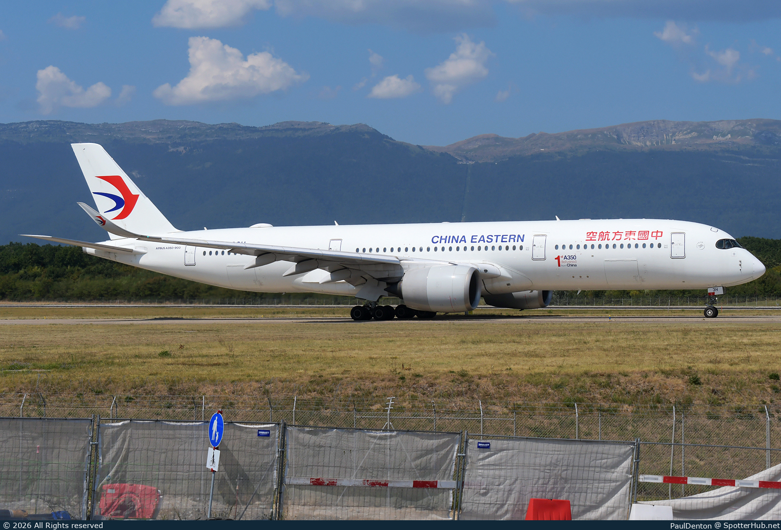 Photo of B-323H - Airbus A350-941 operated by China Eastern Airlines