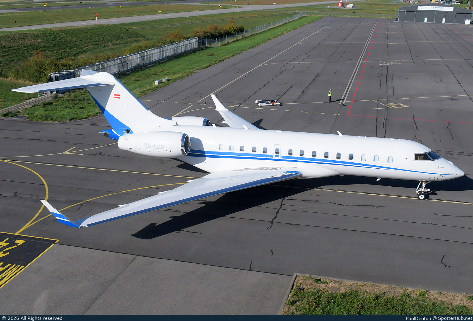 Photo of OE-LCS - Bombardier Global 6000 operated by Avcon Jet