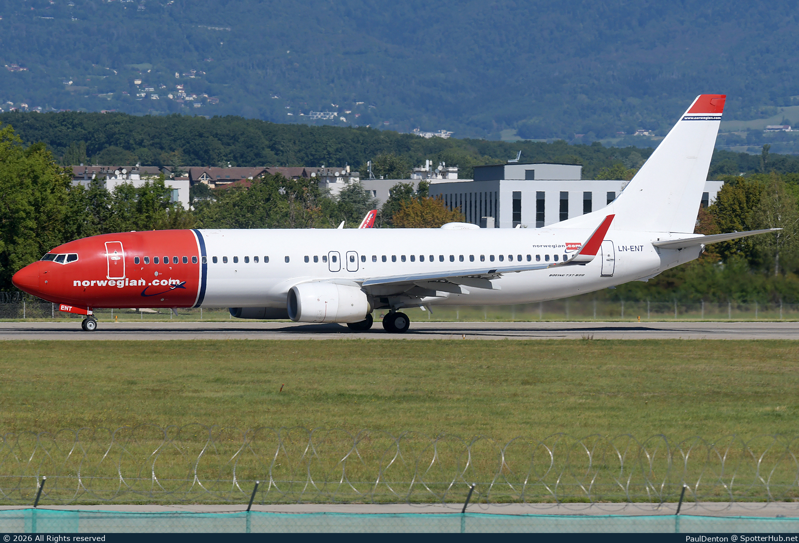 Photo of LN-ENT - Boeing 737-8JP operated by Norwegian Air Shuttle