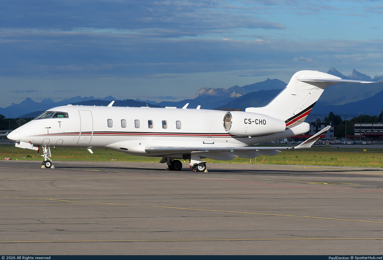 Photo of CS-CHO - Bombardier Challenger 350 operated by NetJets Europe
