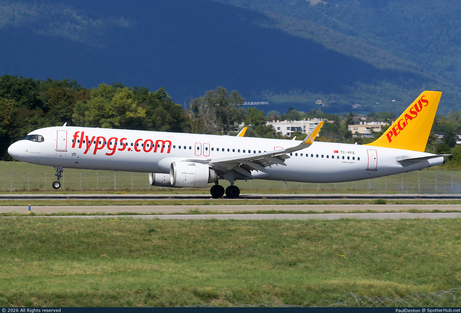 Photo of TC-RFE - Airbus A321-251NX operated by Pegasus Airlines