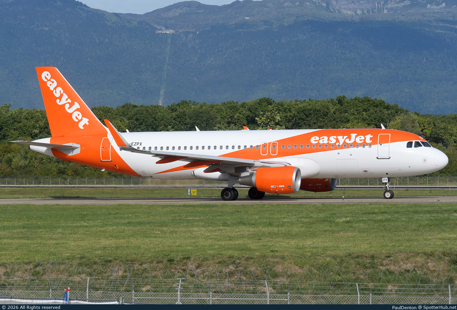 Photo of G-EZPX - Airbus A320-214 operated by easyJet