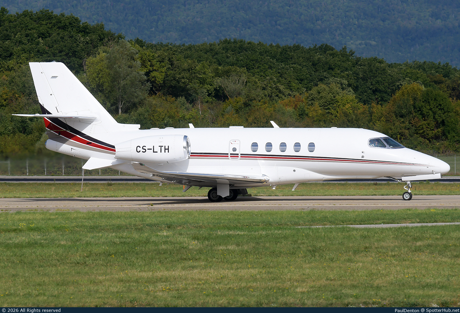 Photo of CS-LTH - Cessna 680A Citation Latitude operated by NetJets Europe