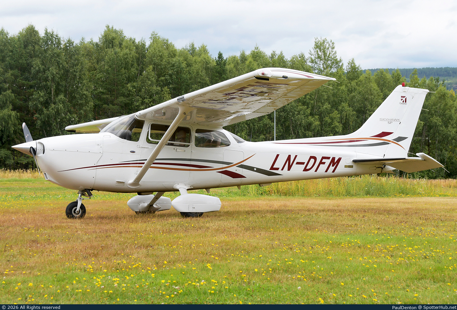 Photo of LN-DFM - Cessna 172S Skyhawk SP operated by Drammen flyklubb