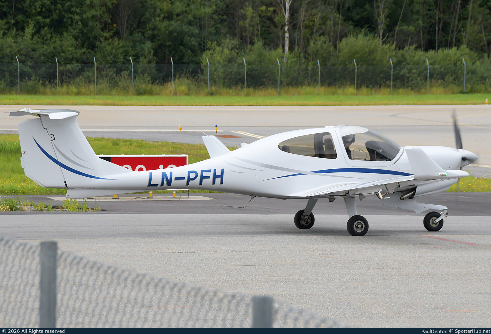 Photo of LN-PFH - Diamond DA40 NG Diamond Star operated by OSM Aviation Academy
