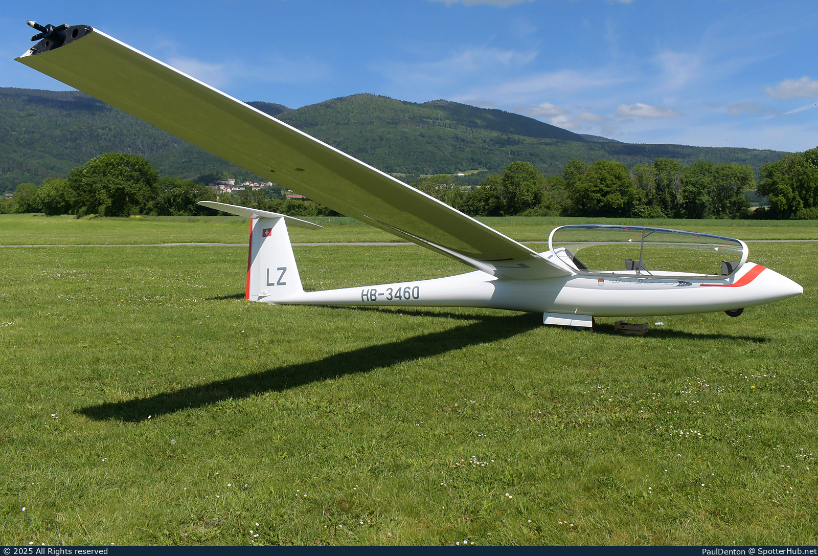 Photo of HB-3460 - Schempp-Hirth Duo Discus XL operated by Groupe Vaudois de Vol à Voile de Montricher