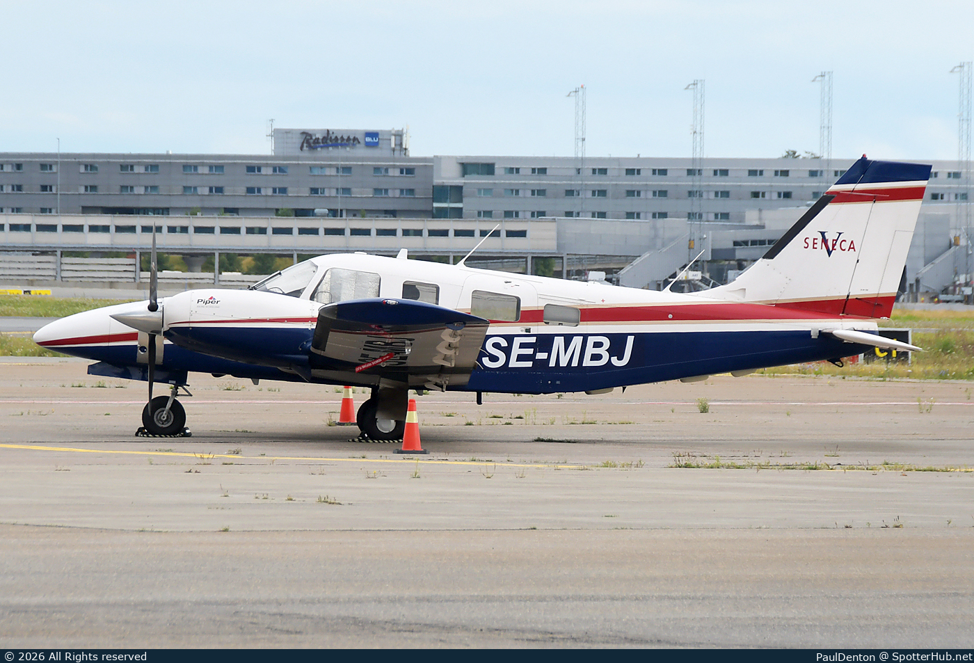 Photo of SE-MBJ - Piper PA-34-220T Seneca V operated by Private