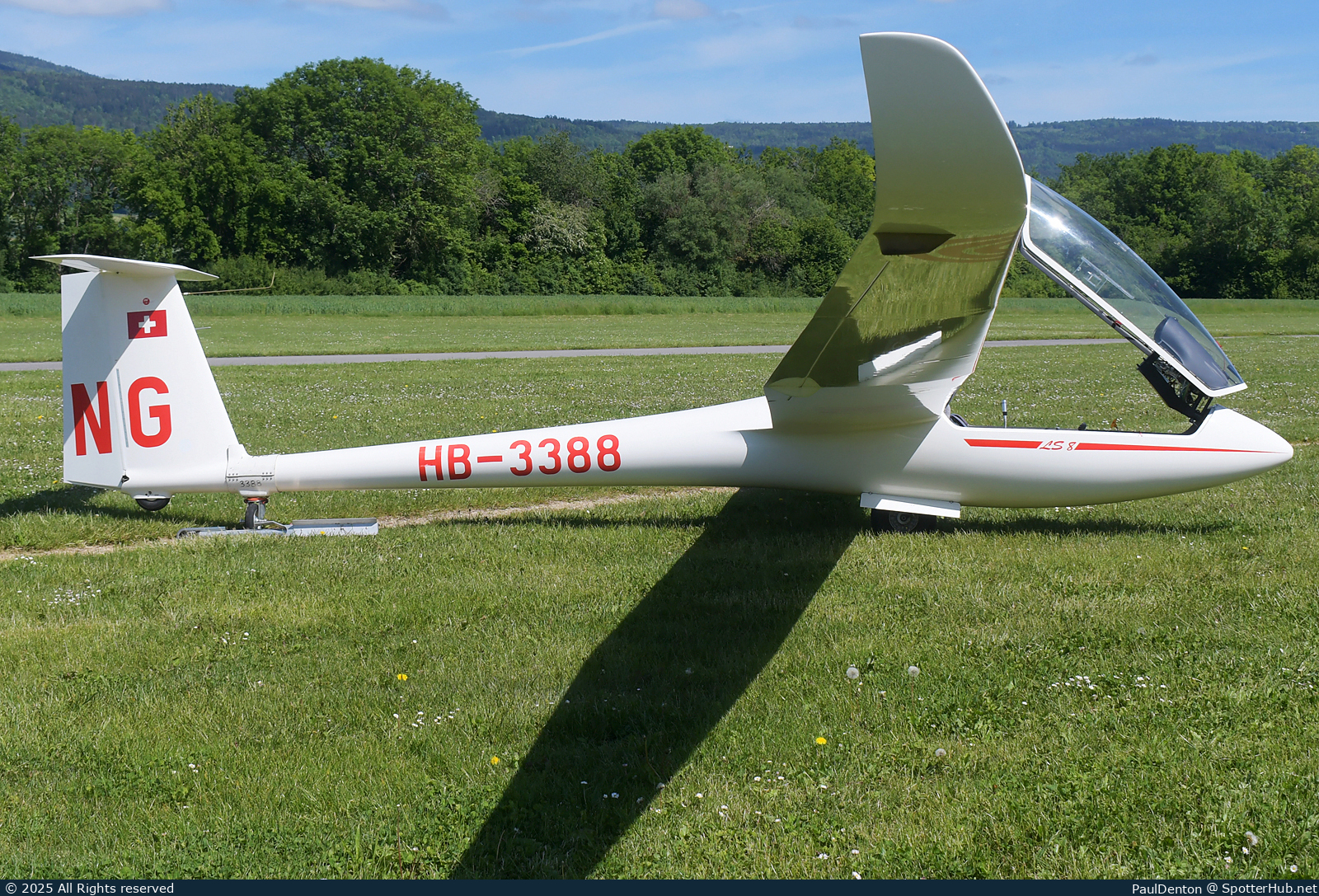 Photo of HB-3388 - Rolladen-Schneider LS8-18 operated by Groupe Genevois de Vol à Voile de Montricher