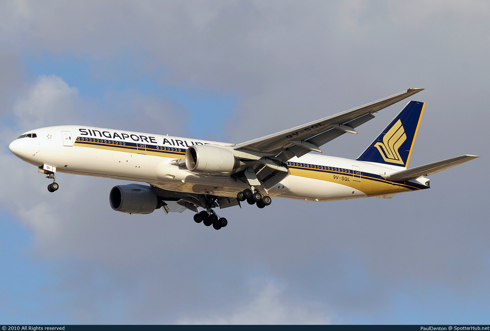 Photo of 9V-SQL - Boeing 747-212B operated by Singapore Airlines
