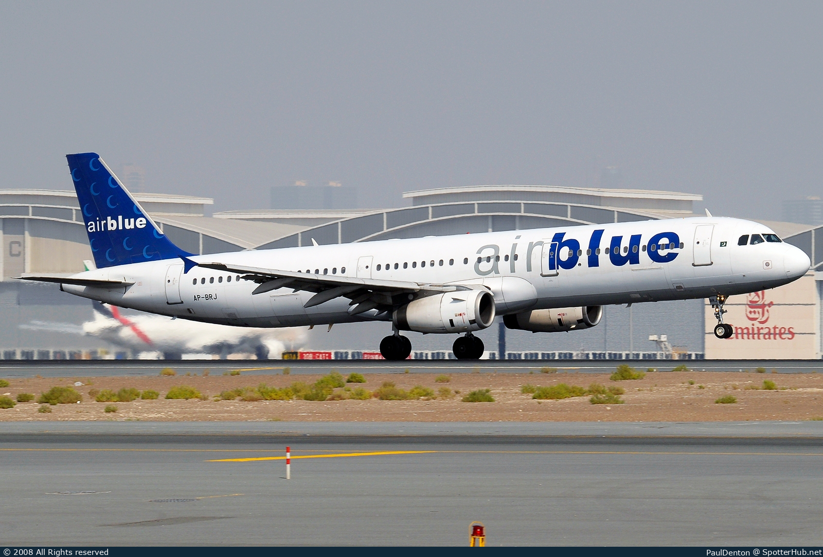 Photo of AP-BRJ - Airbus A321-231 operated by Airblue