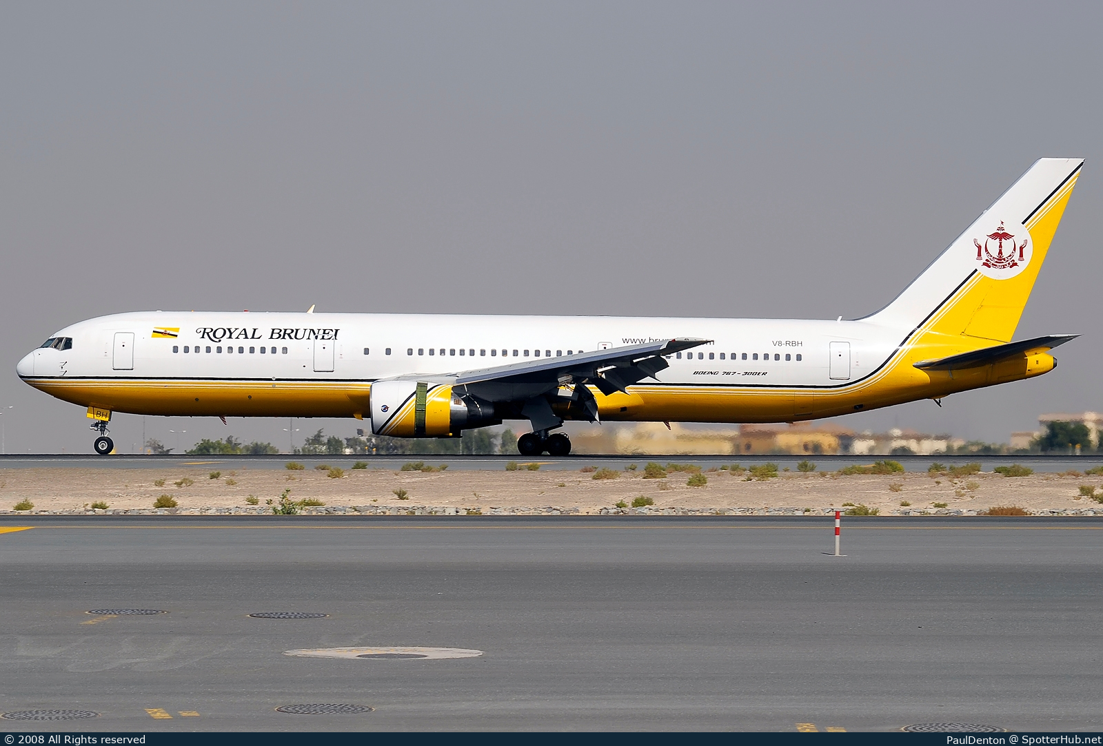 Photo of V8-RBH - Boeing 767-33A(ER) operated by Royal Brunei Airlines
