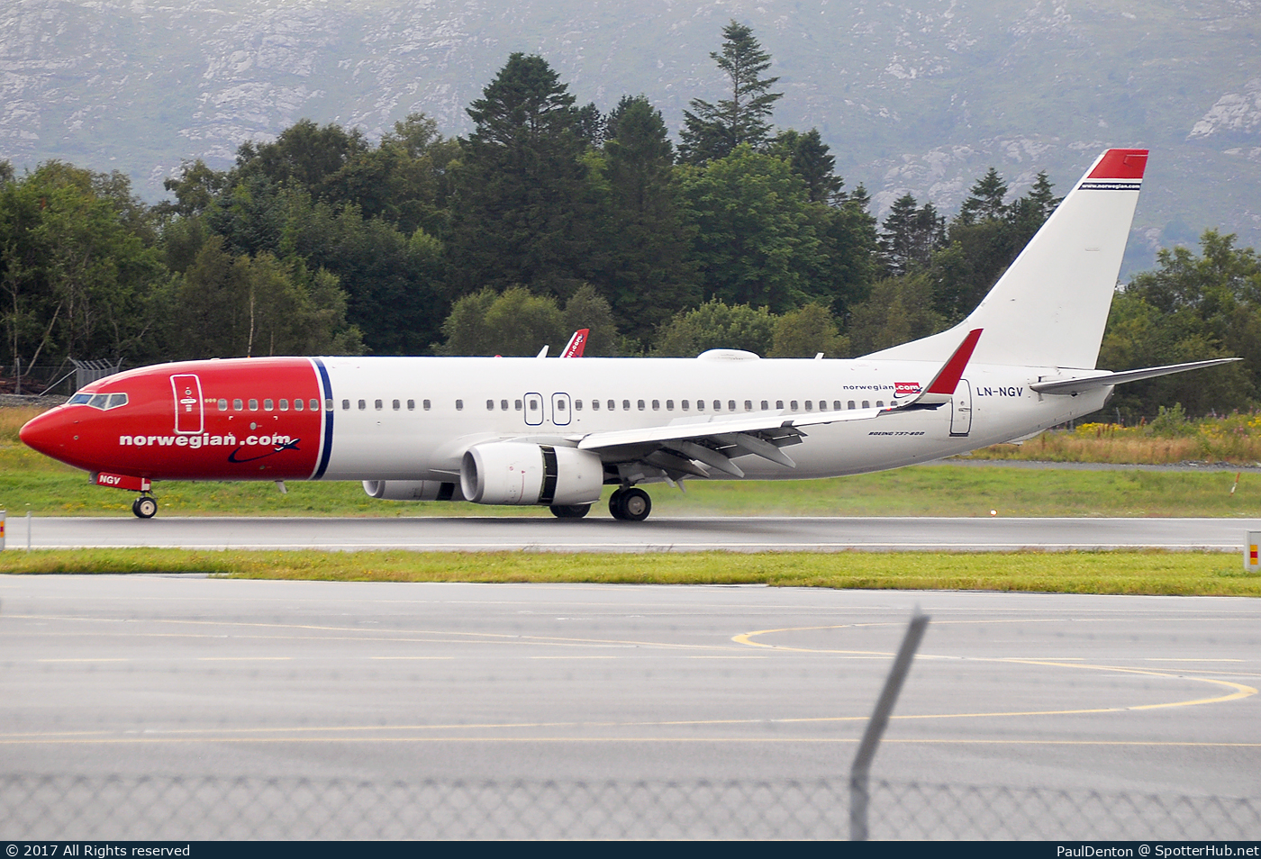 Photo of LN-NGV - Boeing 737-8JP operated by Norwegian Air Shuttle
