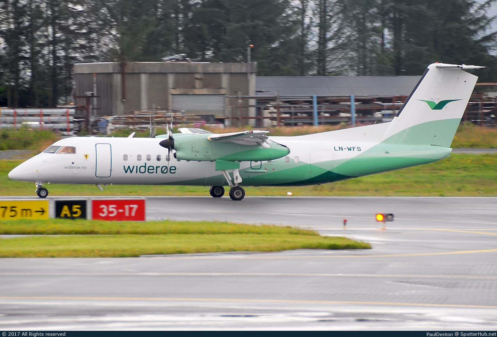 Photo of LN-WFS - Bombardier DHC-8-311 Dash 8 Q300 operated by Widerøe