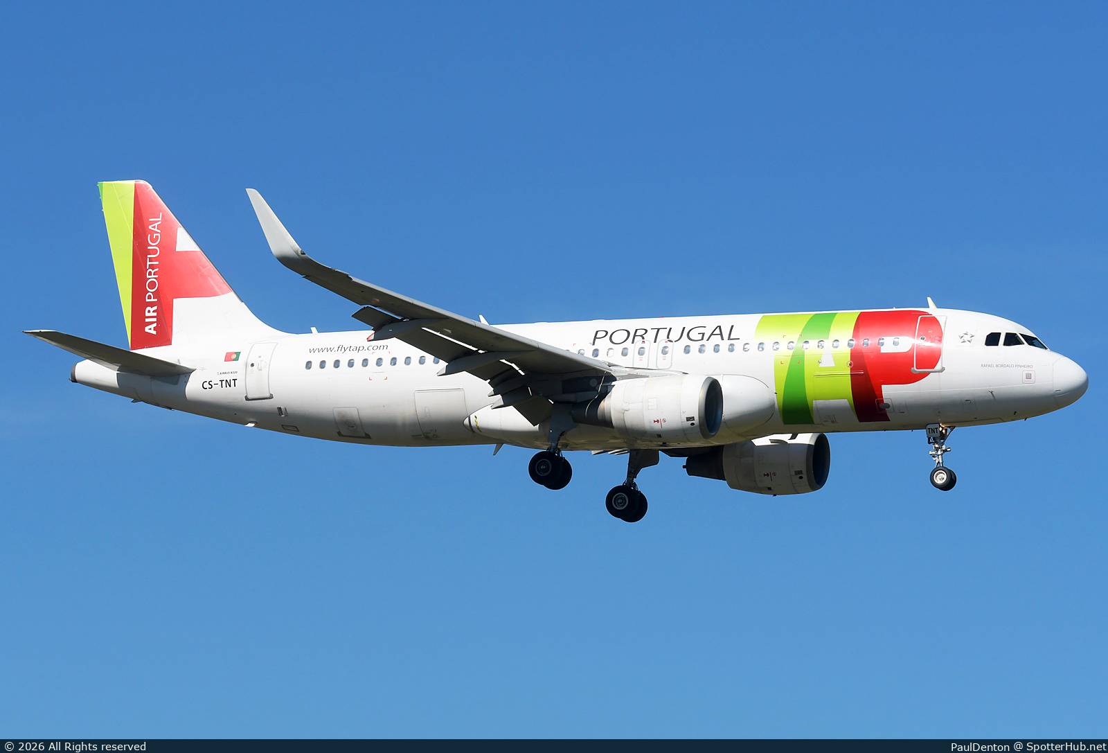 Photo of CS-TNT - Airbus A320-214 operated by TAP Air Portugal