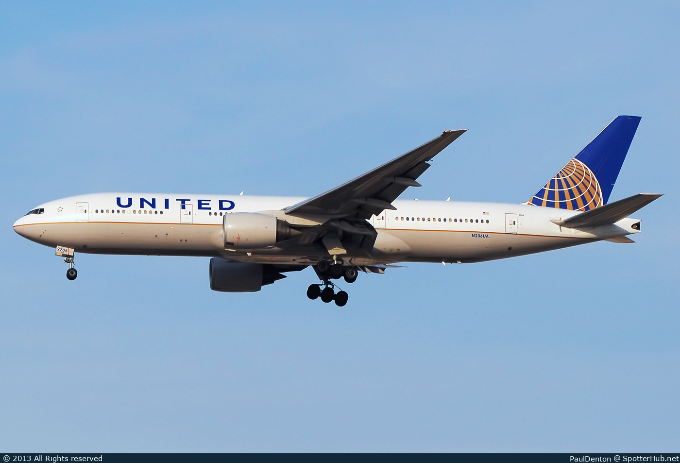Photo of N206UA - Boeing 777-222(ER) operated by United Airlines