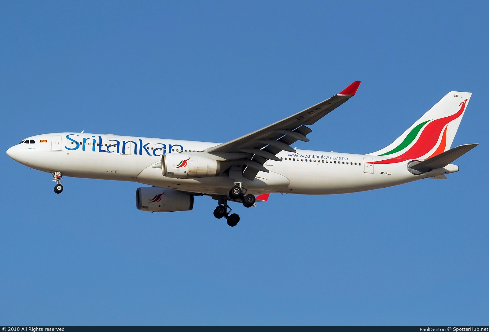 Photo of 4R-ALD - Airbus A330-243 operated by SriLankan Airlines