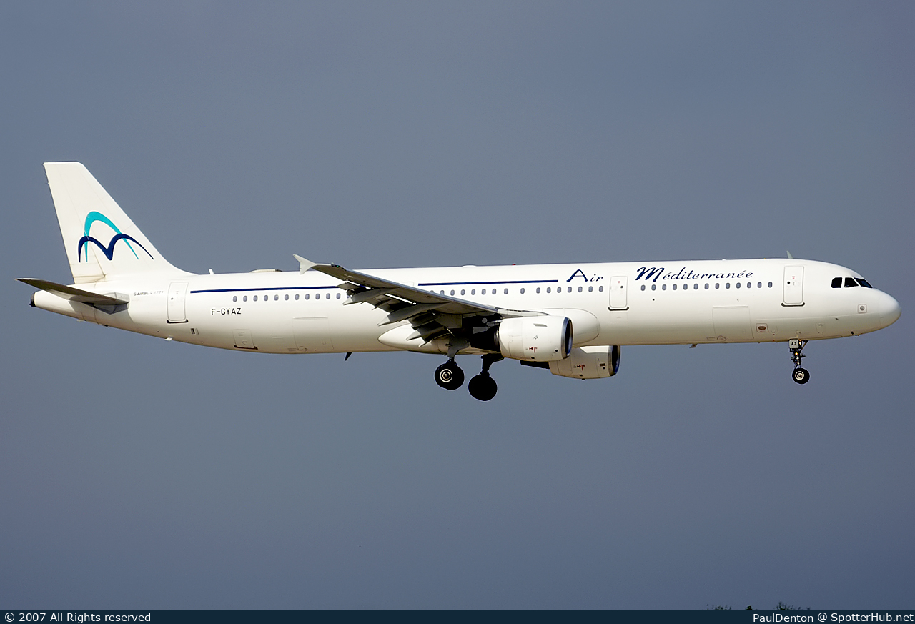 Photo of F-GYAZ - Airbus A321-111 operated by Air Méditerranée