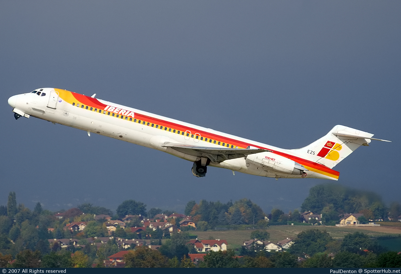 Photo of EC-EZS - McDonnell Douglas MD-87 operated by Iberia