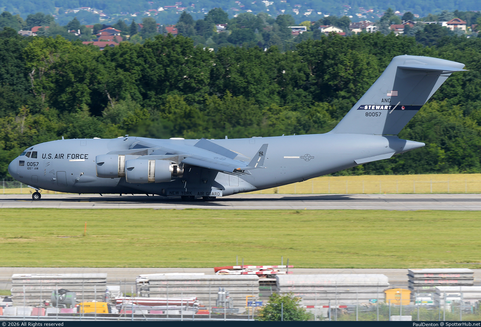 Photo of 98-0057 - Boeing C-17A Globemaster III operated by US Air Force